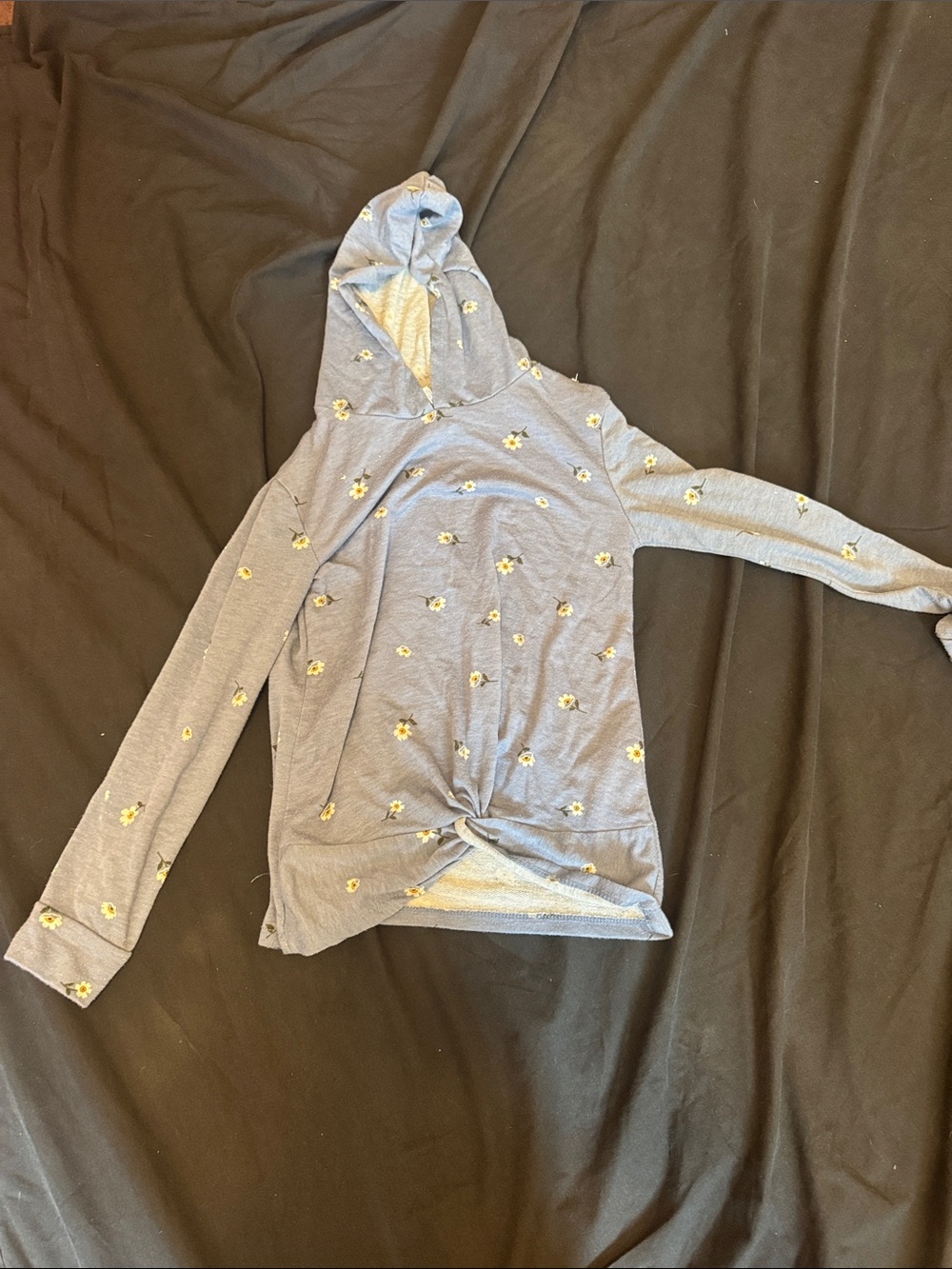 Wallflower Gray Hooded Daisy-Print Twist Front Top